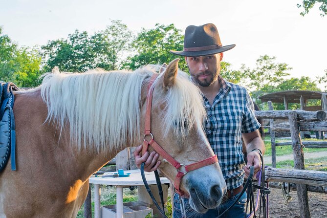 1 hour horseback ride in Valgraziosa Pisa - A practical look at the group and pace