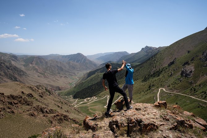 2-Days in Song Kul Lake as Nomad - horseback riding & Yurt stay - Boom Gorge Brings the Route into the Mountains