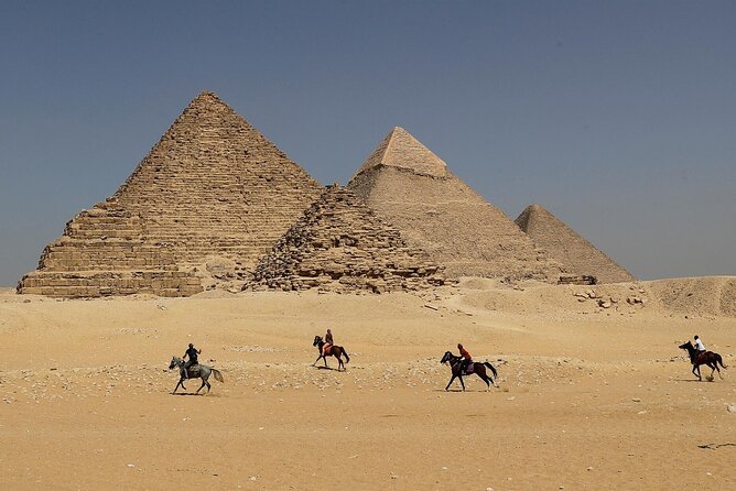 2 Hour Camel or Horse Riding around the Pyramids - Riding Toward the Giza Pyramids
