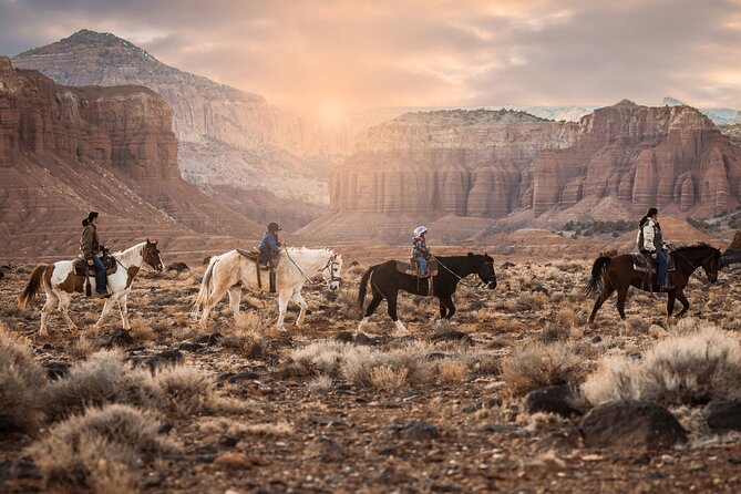 2-Hour Horse Rides Capitol Reef - Riding toward Red Bluff at an easy pace