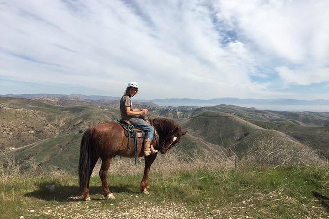 2 Hour Wildflower Horseback Trail Ride experience in Agoura Hills - Preparing your horse before the trail
