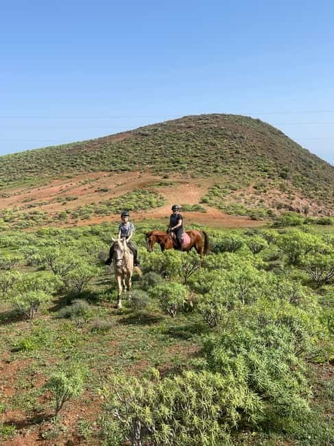 2 hours Green Mountains Horse Riding Tour - Leaving the barn at Ojos de Garza