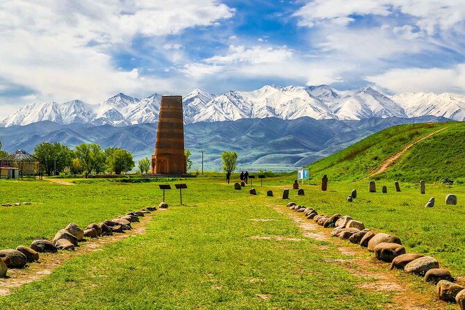 4 Days Issyk Kul & Chon Kemin: Horse Riding and Nomadic Yurt Stay - Day one: Burana Tower and the red rocks of Konorchek