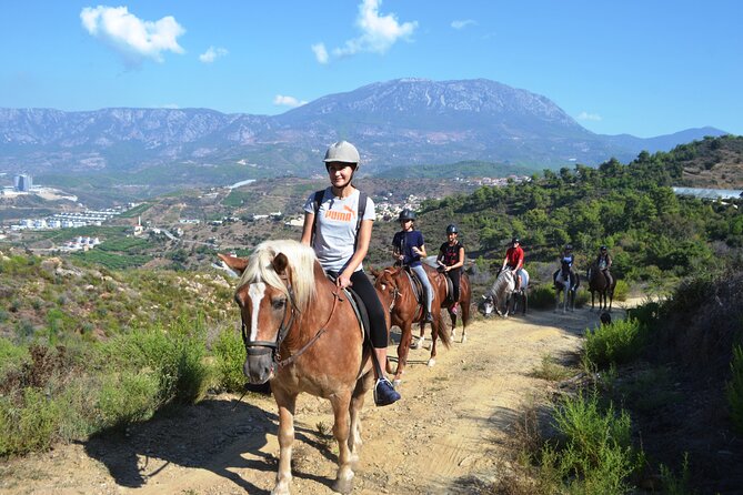 Alanya: Horseback Riding in Taurus: Forest Sea Views 2.5 Hours - Meeting the horses before the trail