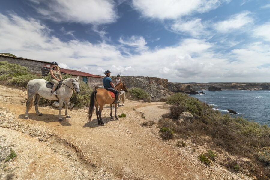 Algarve: 1-Hour Carrapateira Horseback Riding Tour - Returning through plants, village lanes, and local stories