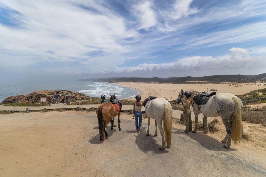 Algarve: 1-Hour Carrapateira Horseback Riding Tour - Photos, dogs, and the personal touch