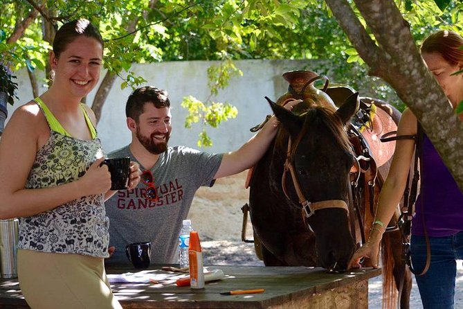 Award-winning Classic Horseback Ride (max. 6 riders) - The 9:30 a.m. and 2 p.m. departures