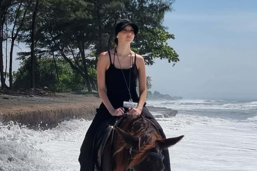 Bali: Horse Riding & Turtle Release Experience at Saba Beach - Choosing between Tegenungan and Kanto Lampo