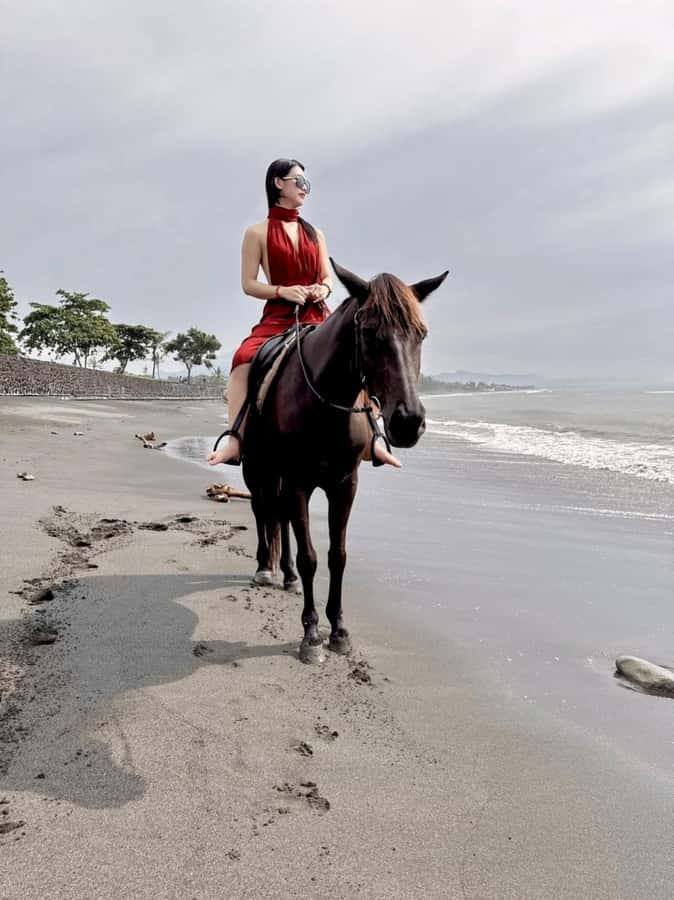 Bali: Horseback Tour Through Saba Beach and Local Temples. - The local temples add a useful sense of place