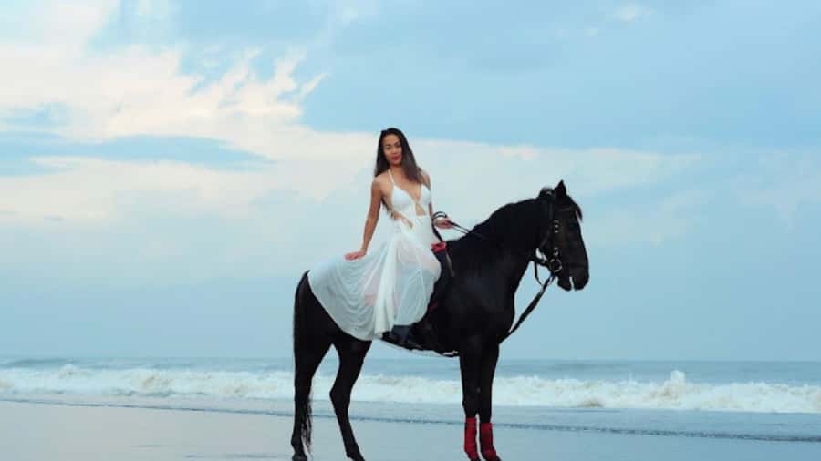 Bali: Sanur Horse Riding for Beginner Experience - Photos, hats, and the small extras