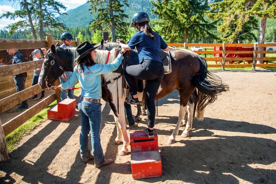 Banff National Park: 1-Hour Bow River Horseback Ride - Key points to know before you book