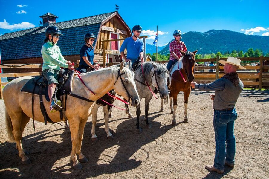 Banff National Park: 1-Hour Bow River Horseback Ride - Checking in at the red stables