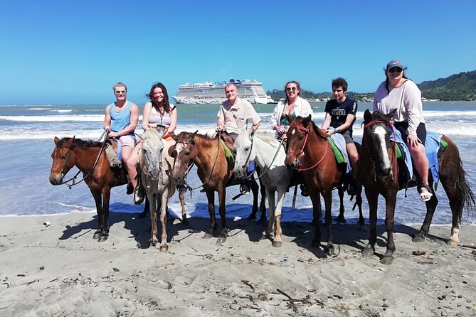 Beach Horse Ride with countryside amber cove & Taino Bay - How the group size affects the ride