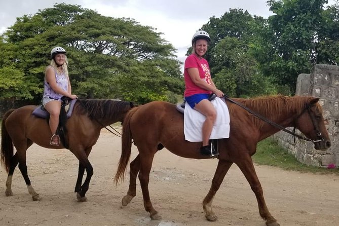 Braco Stables Horseback Ride & Swim Excursion from Ocho Rios - How the Guides Shape the Experience