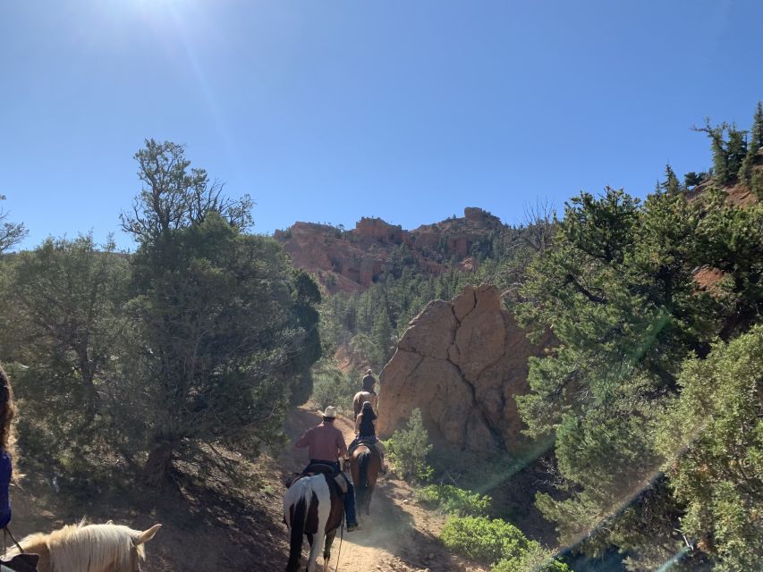 Bryce Canyon City: Horseback Riding Tour in Red Canyon - Meeting at Ruby’s Inn and getting to the corral