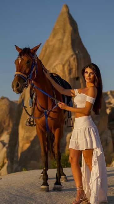 Cappadocia: Fascinating Horse Tour in Göreme Valleys - At the stable: a short lesson and horse selection