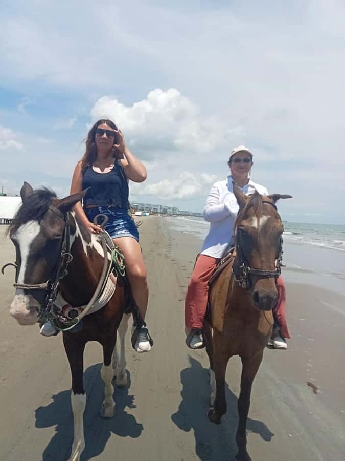 Cartagena: Horse Riding on the Beach with Photos and Lunch - Is $33 a good price?