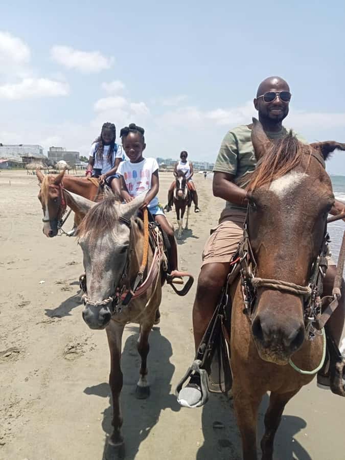 Cartagena: Horse Riding on the Beach with Photos and Lunch - Communication and the role of WhatsApp