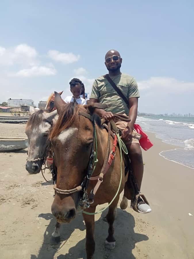 Cartagena: Horse riding on the beaches of Cartagena & PHOTOS - Who will enjoy this beach horseback ride