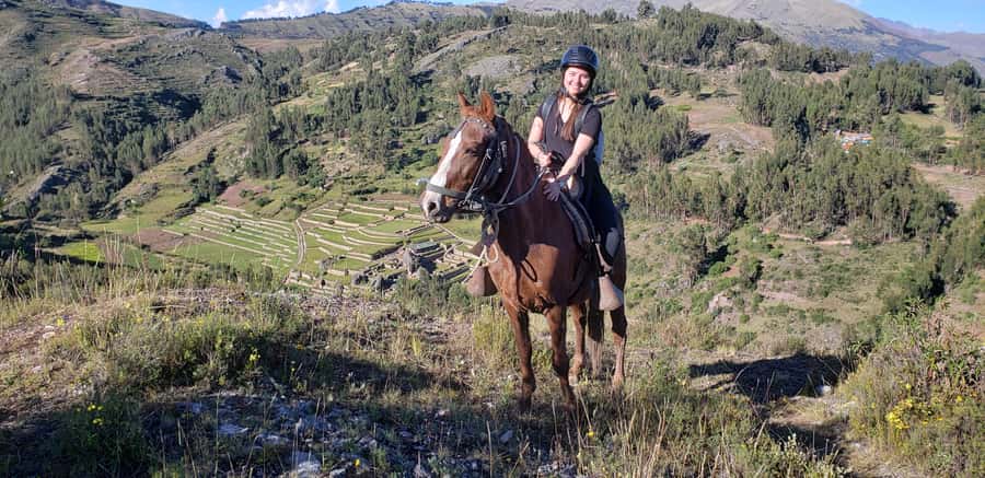 Cusco: Sacsayhuaman Guided Tour and 1-Hour Horseback Ride - Qenqo and the cave used for mummification