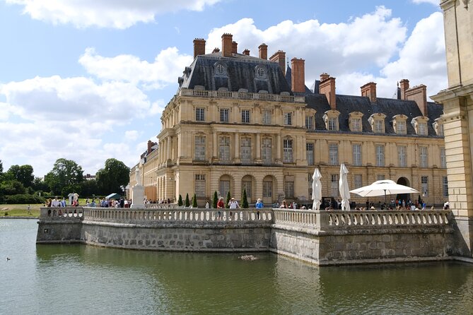 Day Trip to Fontainebleau : Horse Riding, Gastronomy and Castle - Entering Château de Fontainebleau