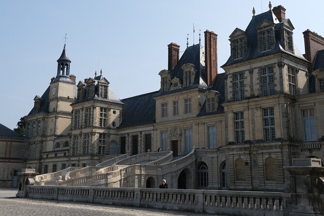 Day Trip to Fontainebleau : Horse Riding, Gastronomy and Castle - Meeting the horses in Fontainebleau Forest