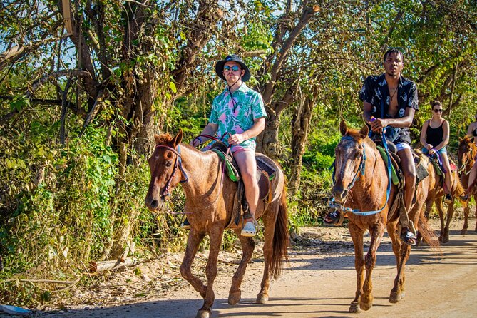 Dominican Countryside Horseback Riding Tour + Beach and Local Culture - A rustic home and a taste of local life
