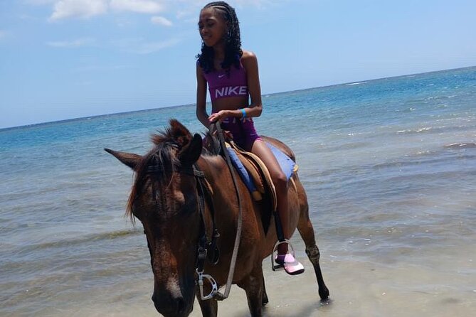 Dunns River Falls and horseback riding activity - The souvenir shop stop