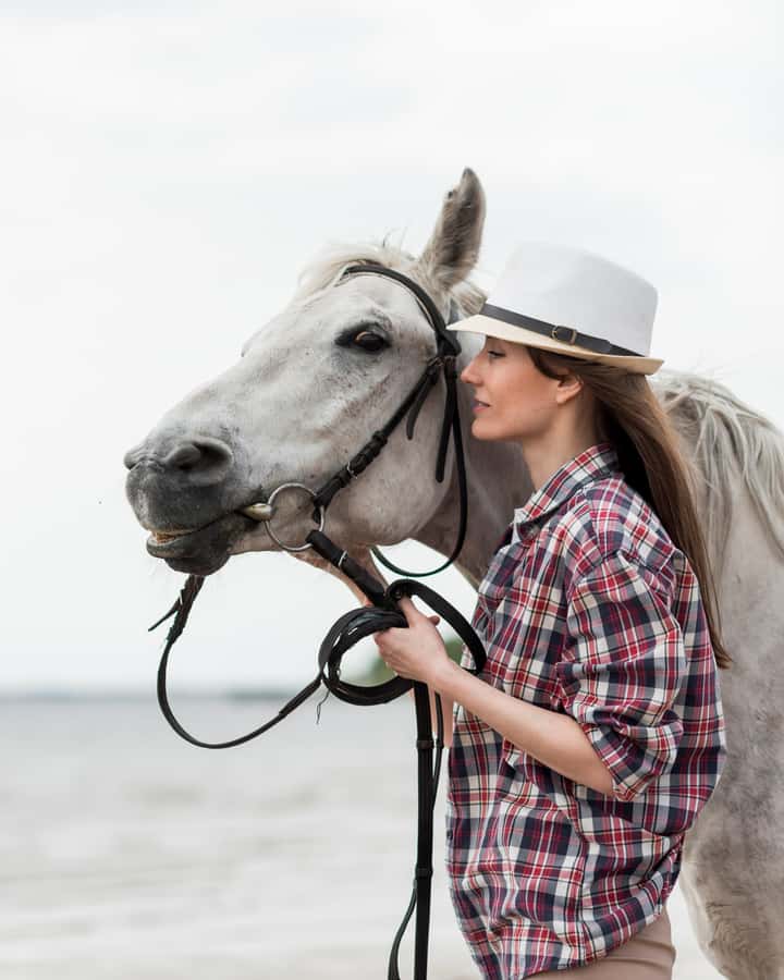 El Gouna: Desert & Sea Horse Riding With Swimming Optional - The 2-hour ride: the practical choice