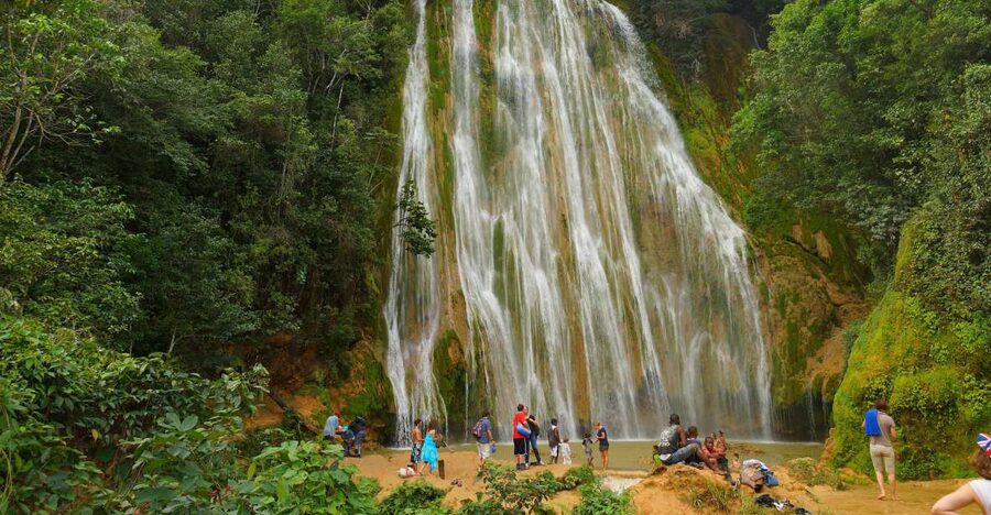 El Limón: Waterfall Horseriding Tour with Lunch - What the $49 price includes