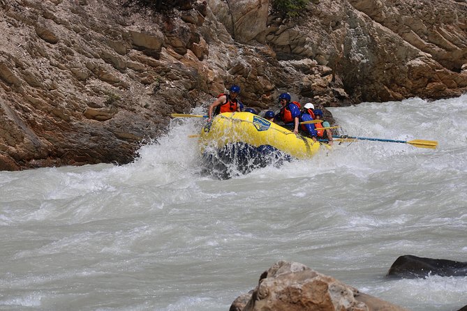 Extreme Whitewater Rafting on Kicking Horse River - A strong choice for first-time rafters and families