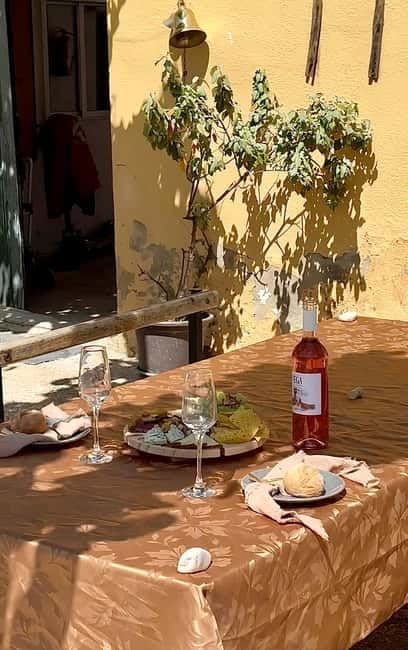 From Barcelona: PRIVATE Horseback Ride + Tapas + Picnic - Meeting the horses and choosing your ride