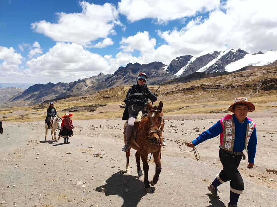 FULL DAY| MOUNTAIN OF COLORS ON HORSEBACK - The trail, camel species, and Ausangate views
