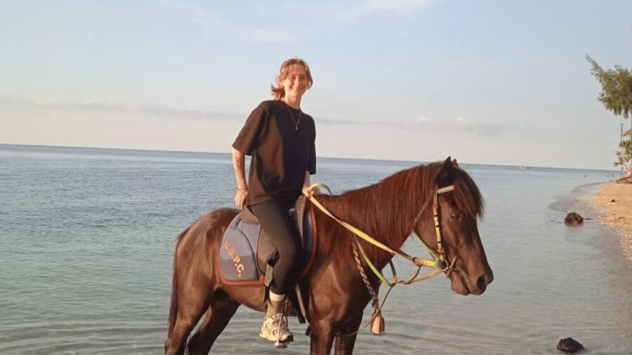 Gili Air: 1-Hour Horse Riding Adventure - Sunset timing and the heat of the day
