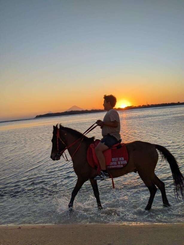 Gili Air: 1 Hour Horseback Riding With hotel Transfer - What the one-hour itinerary feels like