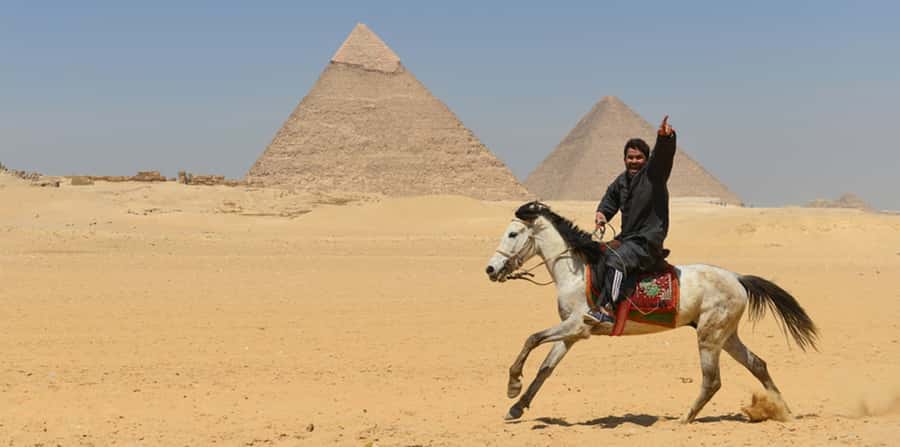 Giza: Arabian Horse Tour Around the Giza Pyramids - Leaving Your Giza Hotel for the Stables
