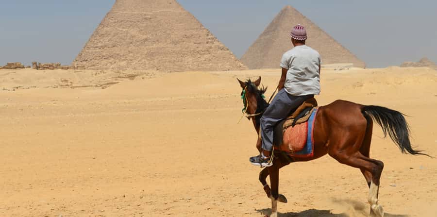 Giza: Arabian Horse Tour Around the Giza Pyramids - Riding Through the Desert With the Pyramids Ahead