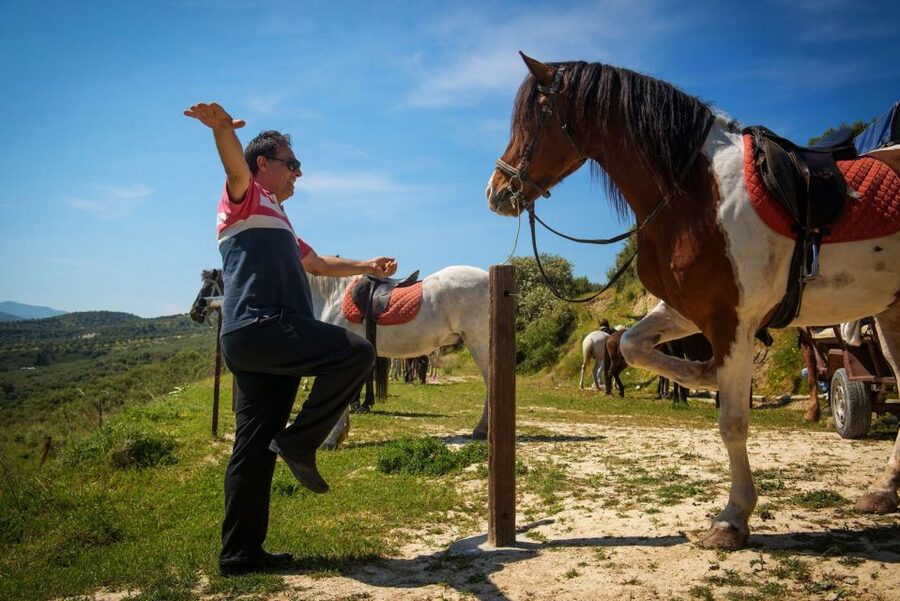 Heraklion: Horseriding Day Tour with Lunch and Transfer - A family welcome before you ever reach the horses