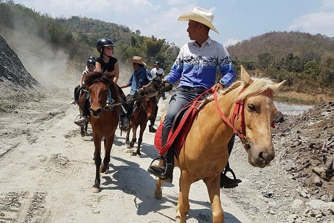 Horse Lesson+Riding+Wat Tonkwen wooden temple.Chiangmai - What to Bring and What to Confirm