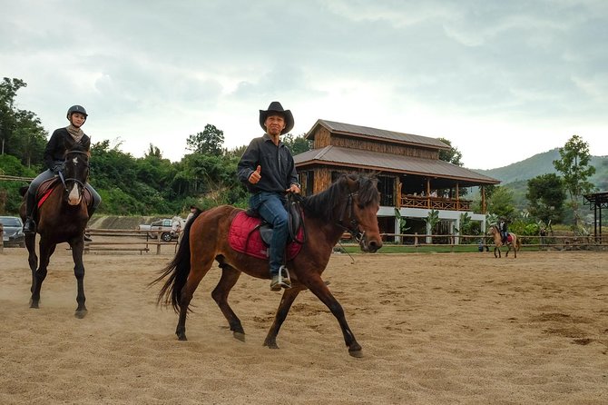Horse Lesson+Riding+Wat Tonkwen wooden temple.Chiangmai - Following a Natural Path Through the Hills