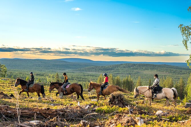 Horse Ride to the Hill Activity - Riding toward Laenlammen fell