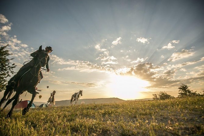 Horse Riding in Cappadocia in fairy chimeys - Why the flexible start time helps