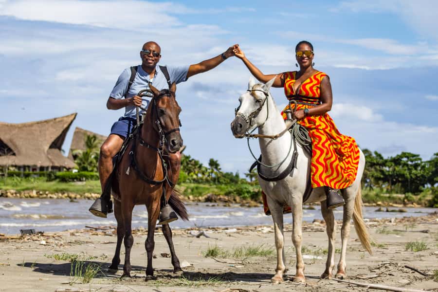 HORSE TOUR IN CARTAGENA BEACH - Private pickup makes the outing simple