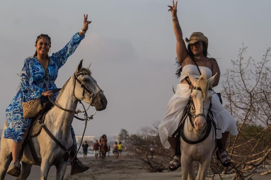 HORSE TOUR IN CARTAGENA BEACH - Photos, videos, and a useful memory