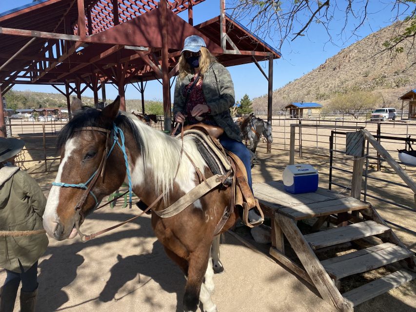 Horseback Ride thru Joshua Tree Forest with Buffalo & Lunch - Getting acquainted with your horse