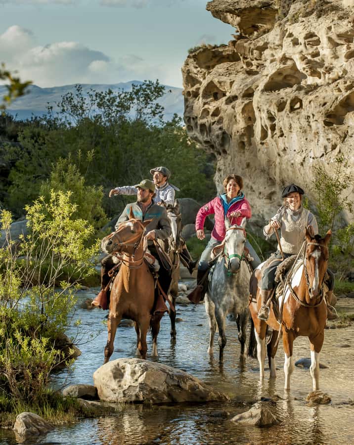 HORSEBACK RIDING EXPERIENCE - CAÑADONES & SADDLES - Pickup details in El Calafate