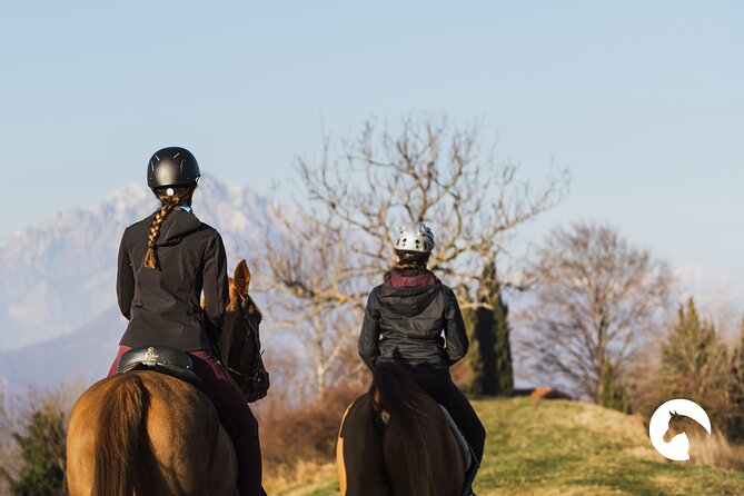 Horseback riding for experts between the lake and the mountains - Who should book this horseback ride?