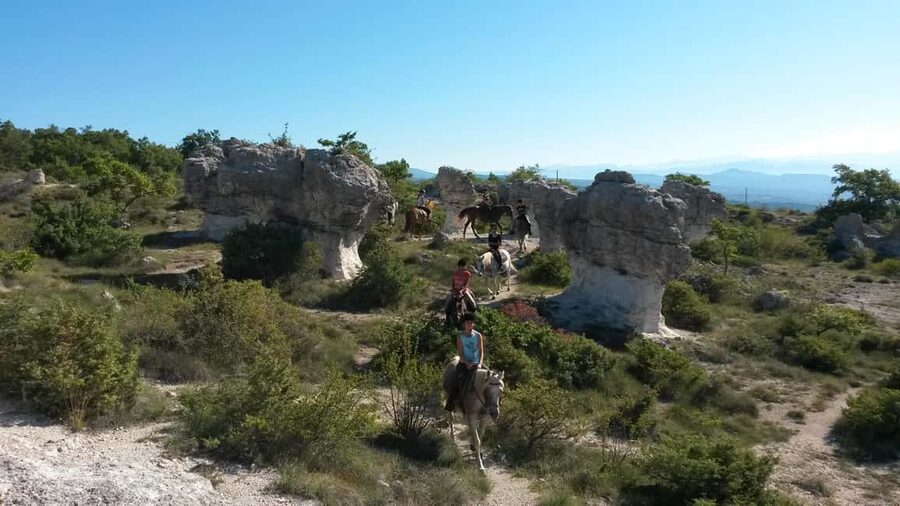 Horseback riding in Provence Luberon - The first briefing keeps the ride calm