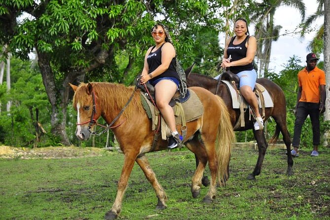 Horseback Riding in the Dominican Jungle - Why a small group can make the ride better