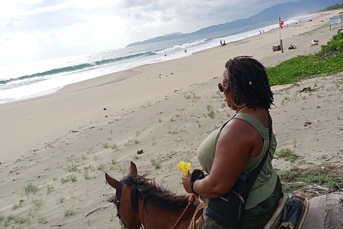 Horseback Riding Zihuatanejo - Playa La Ropa starts the coastal circuit